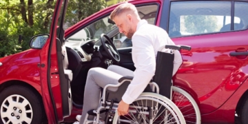 La DGT favocere la conducción de las personas con movilidad reducida mediante estos dispositivos