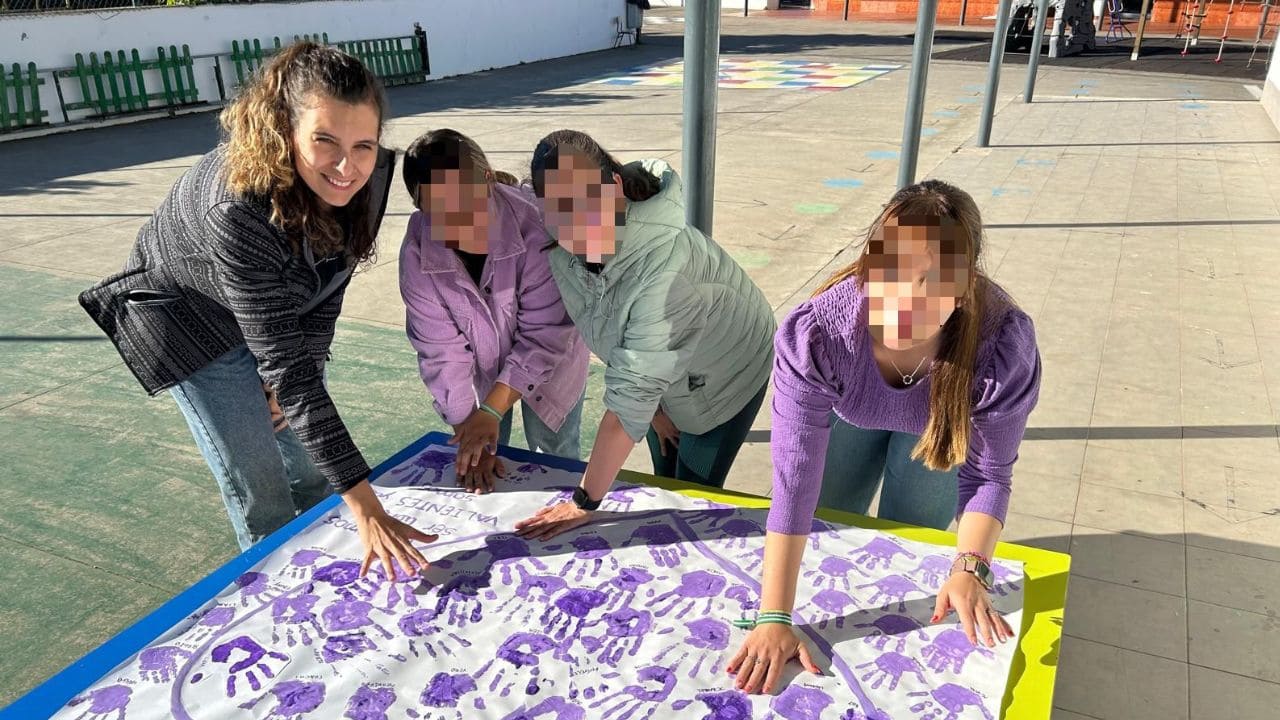 Despiden a una profesora sorda en Canarias por ser "no apta"