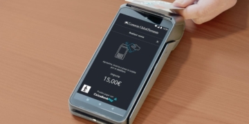 CaixaBank adapta sus TPV táctiles para personas con discapacidad visual
