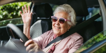 El beneficio que ofrece DGT a las personas mayores de 65 años