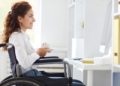 Trabajadora autónoma con discapacidad