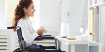 Trabajadora autónoma con discapacidad