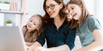 Ayuda de 1.000 euros de la Seguridad Social a las familias con hijos menores de 17 años: estos son los requisitos