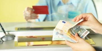 Esta es la cantidad de dinero en efectivo que puedes ingresar sin ser investigado por Hacienda