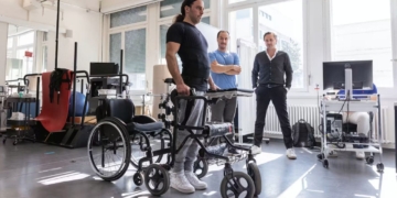 Médicos están ayudando a pacientes con lesión medular a volver a caminar