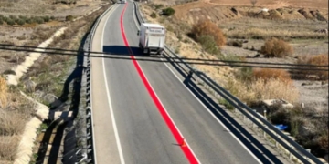 La DGT pinta una línea roja para advertir sobre el peligro de "la carretera de la muerte":