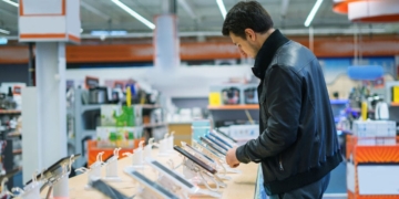 Readmisión al trabajo o 55.000 euros de indemnización: el 'premio' de un trabajador por robar a su propia empresa