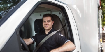 Un conductor de ambulancia, despedido por negarse a hacer horas extra sin que le pagasen: el Supremo le da la razón