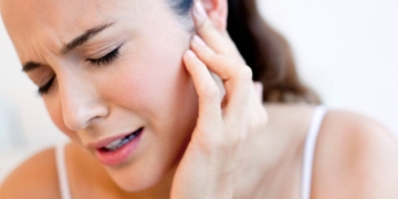 Una mujer logra una pensión de más de 1.700 euros al mes por una pérdida irreversible de audición: esto dice el INSS