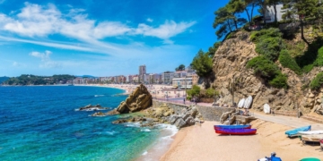 Caixabank busca comprador para esta vivienda a pie de playa por menos de 60.000 euros