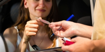 Documentación que la DGT obliga a llevar en el coche