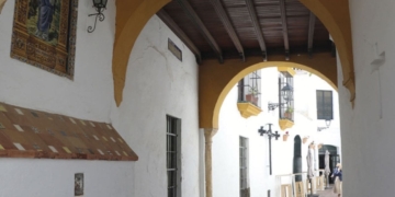 Está a 30 kms de Sevilla y tiene los mejores dulces de la provincia: descubre este pueblo a través de su gastronomía