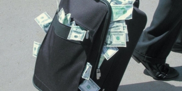 Este es el máximo dinero en efectivo que puedes llevar en un avión