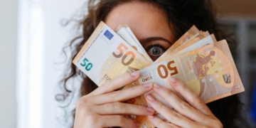 Mujer beneficiaria del Ingreso Mínimo Vital