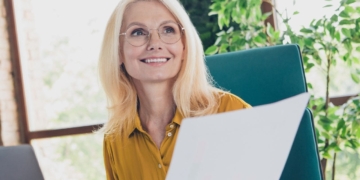 Mujer consigue jubilarse con el 100% de la pensión a partir de los 56 años