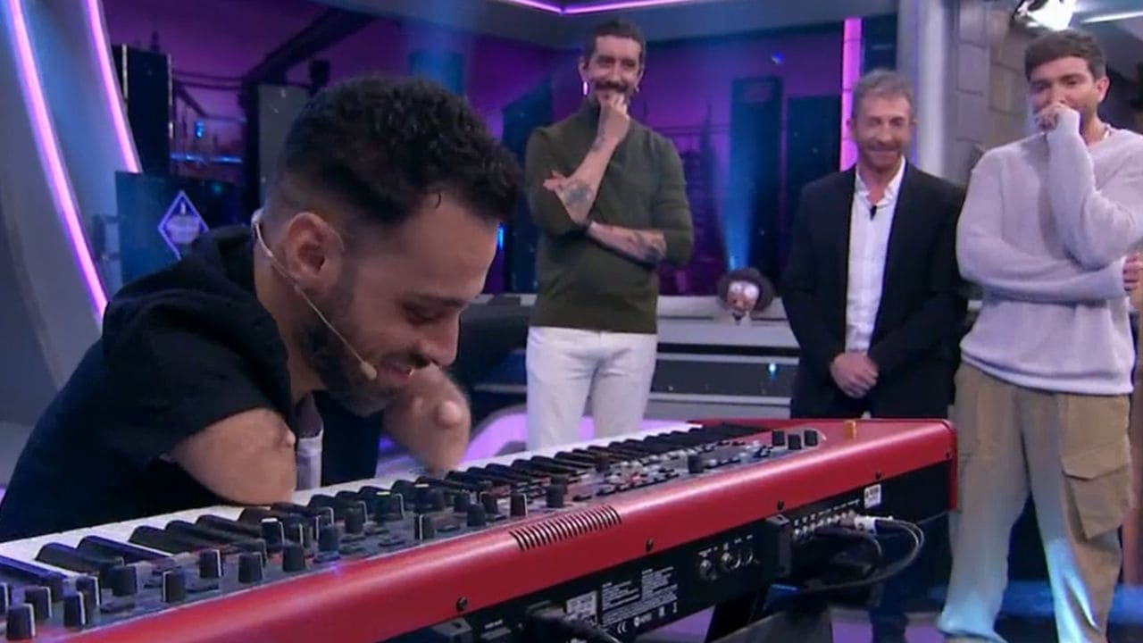 La increíble historia de Johnatha llega a El Hormiguero: el músico que nació sin brazos