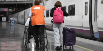 Renfe cuenta con el servicio Adif Acerca para las personas con discapacidad