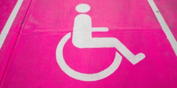 Si una mujer tiene este grado de discapacidad puede solicitar la tarjeta PMR de aparcamiento