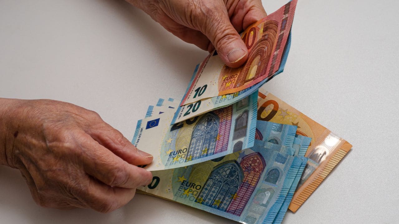 El CERMI defiende el uso de dinero en efectivo, "relevante para las personas con discapacidad"