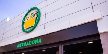 Una empleada de Mercadona, despedida por intentar huir con dos bolsas llenas y pagar sólo una barra de pan