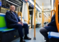 El Metro de Madrid aumenta los asientos verdes reservados para personas con movilidad reducida
