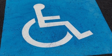 Plaza de aparcamiento para personas con movilidad reducida (PMR)