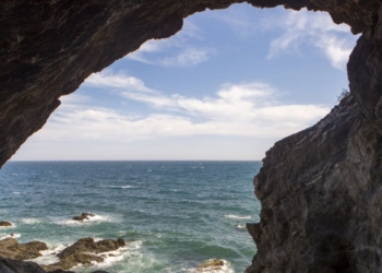 A 1h de Almería existe una cala escondida de difícil acceso donde puedes estar solo en pleno agosto