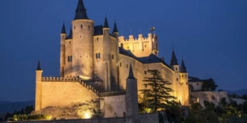 A 1 hora de Madrid existe un castillo medieval con forma de proa de barco que inspiró a Walt Disney