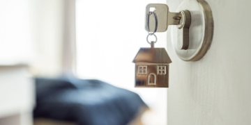 ¿Debo avisar a mi casero para subarrendar el piso donde vivo de alquiler? Esto dice la ley