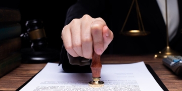 Desheredar a un hijo en España: estas son las causas legales que lo permiten