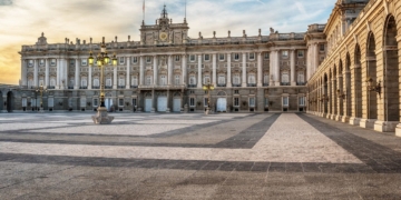 El Palacio Real de Madrid tiene una sala secreta de reuniones con espejos colgados que esconden pasadizos