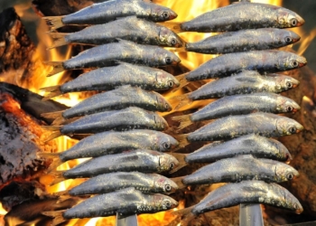 Los espetos de sardina son el icono gastronómico por excelencia del verano en Málaga