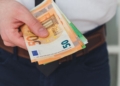 Si eres de los que guardan un sobre con dinero en casa, preocúpate problema inminente con Hacienda