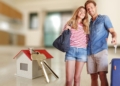 Un inversor inmobiliario mira su bola de cristal y responde: ¿Cuándo crees que van a bajar de precio los pisos?