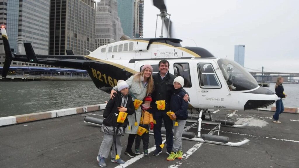 Agustín Escobar, de CEO de Siemens España, y su familia, antes del accidente