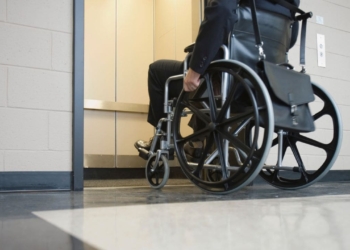 Los ascensores, un elemento clave para mejorar la accesibilidad de las personas con discapacidad