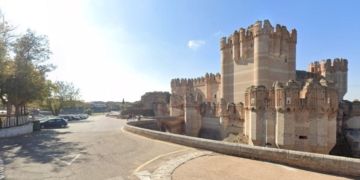 Castillo de Coca: un castillo gótico sin colina - Google Street View