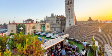 Solo tiene 2 estrellas y es el mejor hotel de Sevilla puntuado en Booking por los usuarios