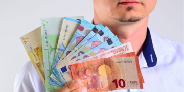 Cuidado si te han pagado más de lo que marca la ley en tu despido: "Ese extra sí tributa"