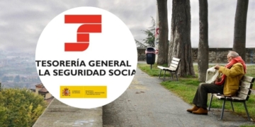 Un jubilado en un banco - Pixabay / Montaje