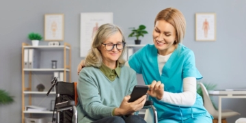 La Comunidad de Madrid ofrece ayudas económicas a las personas en situación de dependencia