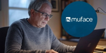 Un mutualista realizando trámites