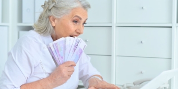 ¿Eres jubilado? Hay una ayuda de 525 euros que te está esperando