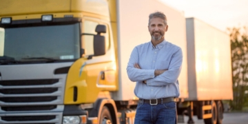 ¿Cuánto gana un camionero en España? Un profesional que lleva 30 años en la carretera lo desvela