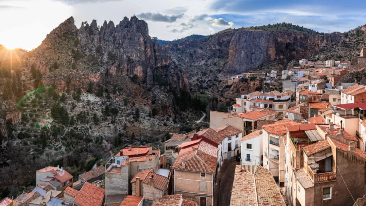 ¿Sabías que en Albacete hay un pueblo conocido como la Suiza Manchega?