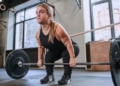 Persona con acondroplasia haciendo deporte