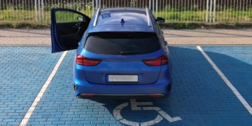 CERMI solicita la pérdida de puntos por aparcar inadecuadamente en plazas PMR