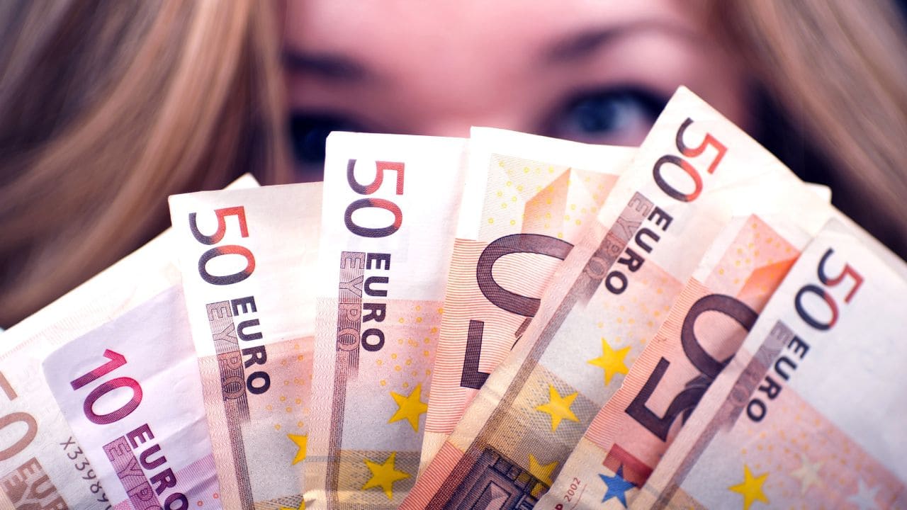 Esto es lo que pasa si guardas dinero en efectivo en casa para tu jubilación