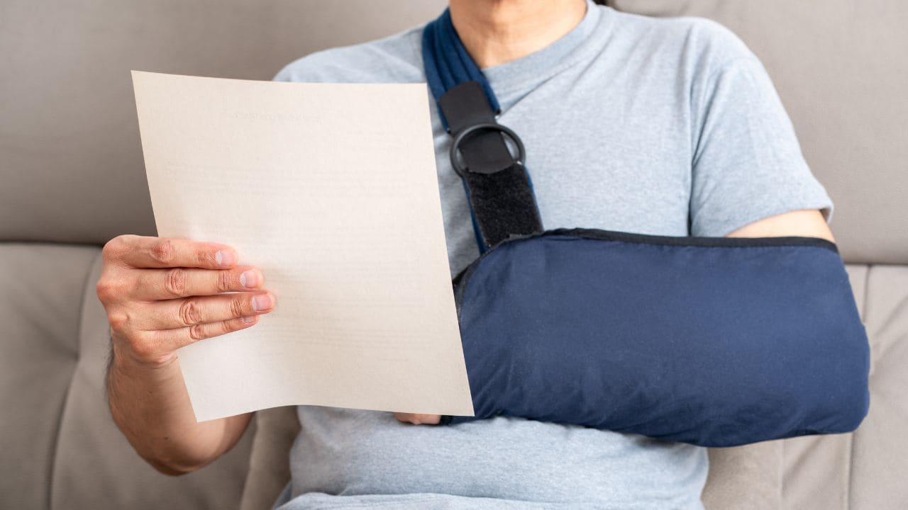 Trabajador finge baja laboral por incapacidad temporal