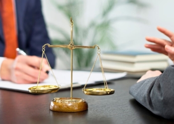 ¿Puede anularse un despido por no admitir testigos clave?